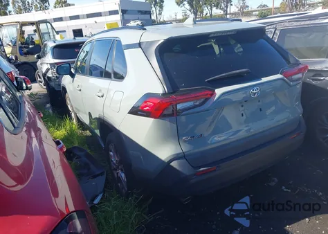 2021 Toyota Rav4 Xle Premium z USA, uszkodzony, nr VIN 2T3C1RFVXMW184351